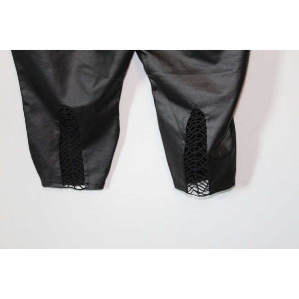 ✨2/$20 Torrid Crop Platinum Legging Coated Ponte Macrame Back Black Size 4 4X - Picture 7 of 11